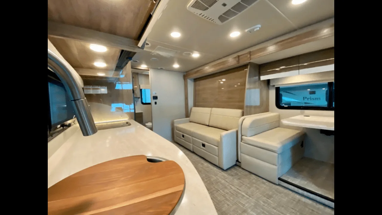 Entegra Qwest 24R — photo 6