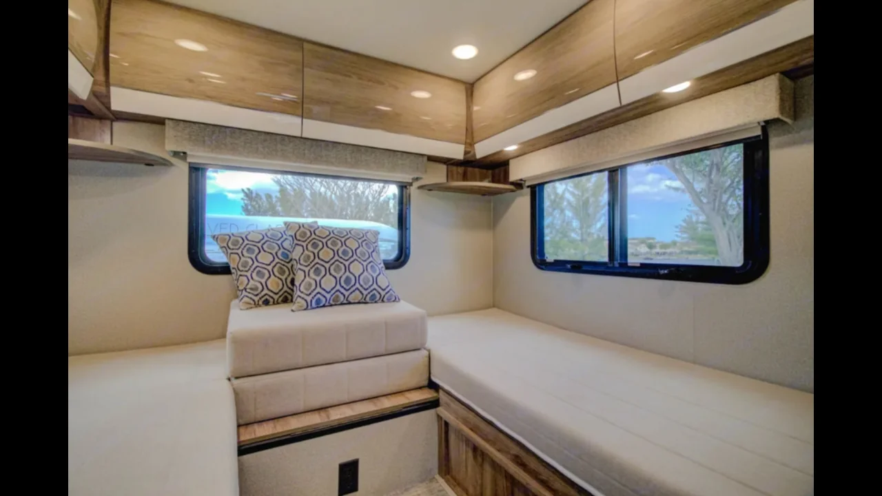 Entegra Qwest 24T — photo 6
